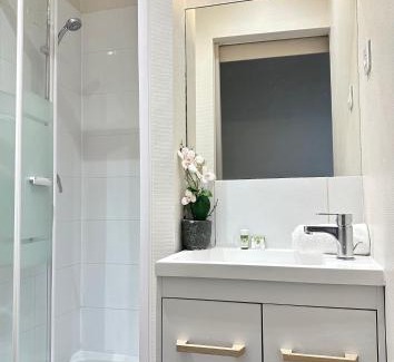 Passy Apartment | Elegant Home near Trocadéro