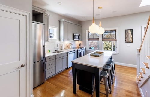 Fifth Ward Condo | Elegant Home Walking Distance To Newport Harbor, Brenton Point and Downtown