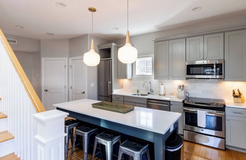 Fifth Ward Condo | Elegant Home Walking Distance To Newport Harbor, Brenton Point and Downtown