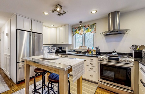 Sandwich House | Elegant home with backyard pool & firepit - near beaches, shopping, & golf