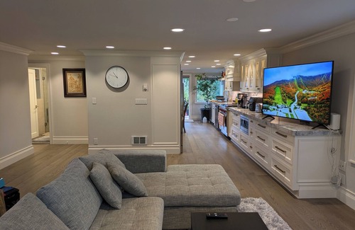 Riverview House | Elegant Home with Lovely Gardens in West Seattle