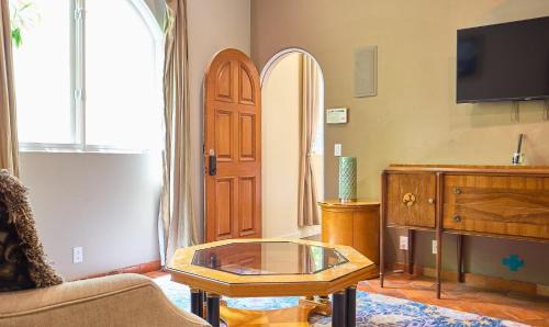 Trousdale Estates Apartment | Elegant Homestay Beverly Hills - 10mins To Rodeo Drive