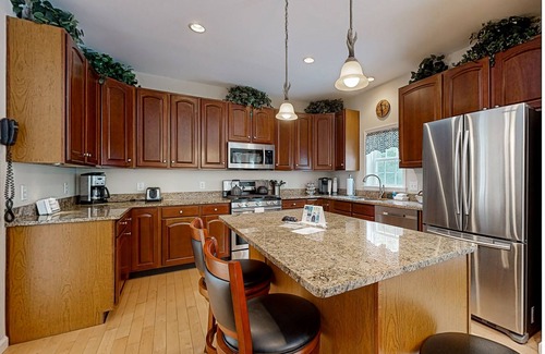 Stratton and Bromley Ski Areas House | Elegant house in quiet neighborhood, close to ski mountains, gas fireplace, wifi