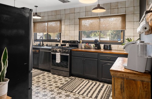 Valley Village House | Elegant House With Pool Near Studio City