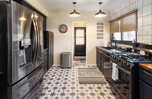 Valley Village House | Elegant House With Pool Near Studio City