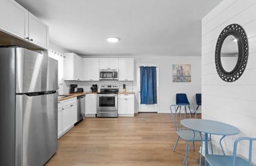Chattanooga House | Elegant in Noir- Midcentury Modern Vibes