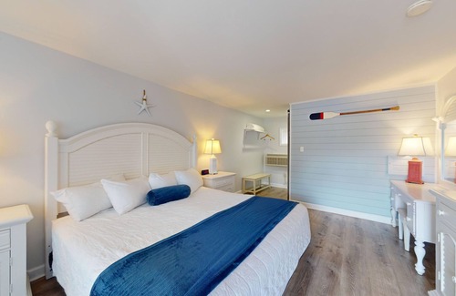 Lower Township Hotel | Elegant King Room for a Relaxing Beach Escape