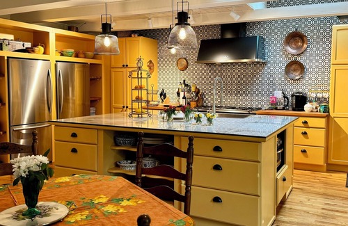 Hendersonville Bed & Breakfast | Elegant King Size Suite In Historic Hendersonville House With Healthy Breakfast