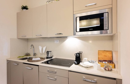Isolotto Apartment | Elegant Location + PARKING!