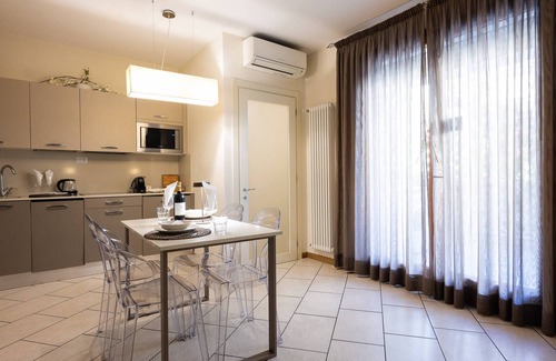 Isolotto Apartment | Elegant Location + PARKING!