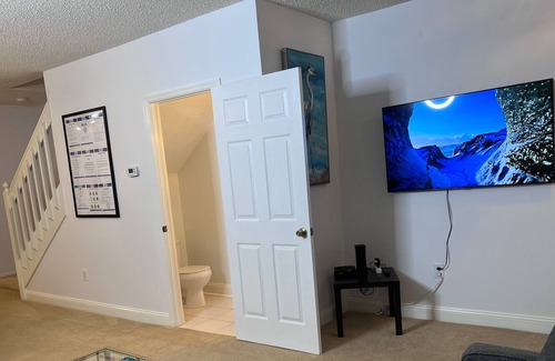 New Tampa House | Elegant Long Stay: Pool, Business, Medical Travel, Wi-Fi, Gated by Tampa Palms