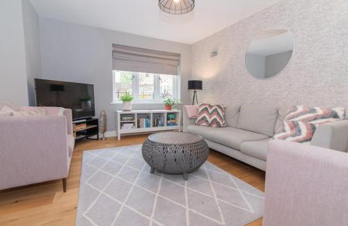Ludwel House | Elegant Ludlow Haven: 4Bed Ultimate Tranquility