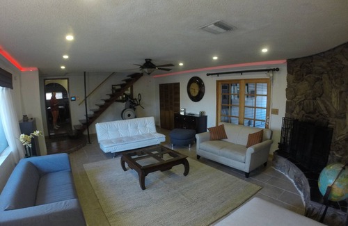 Harbor House | Elegant & Luxurious, Clean & Cheerful entire house