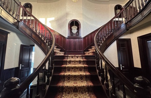 Beloeil House | Elegant Manoir with Jacuzzi, Private Dock & Stunning Mont-Saint-Hilaire View