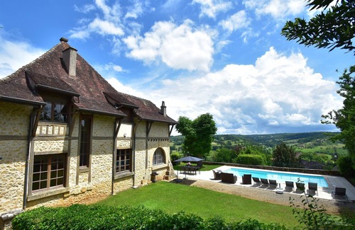 Pays-de-Belves Villa | Elegant Mansion Stay in Belvès