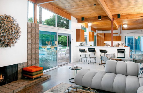 Vista Las Palmas House | Elegant, mid-century Alexander butterfly home w/pool & gas grill