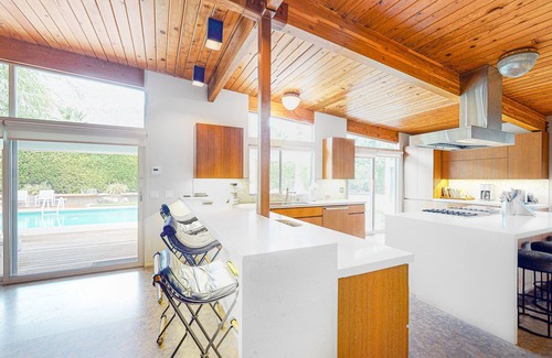 Vista Las Palmas House | Elegant, mid-century Alexander butterfly home w/pool & gas grill