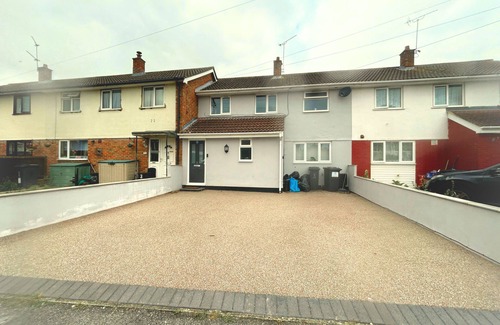 Swindon House | Elegant Modern 3 BR Home