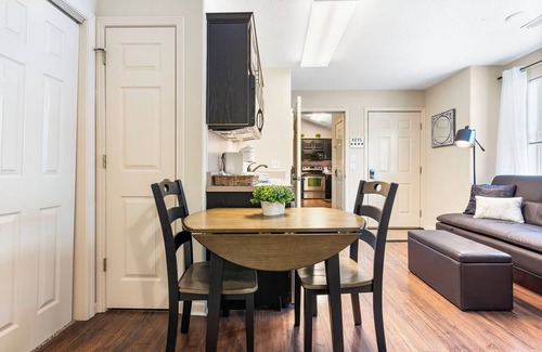 Branson West Condo | Elegant Oasis in the Ozarks: Queen Studio Suite at StoneBridge Village