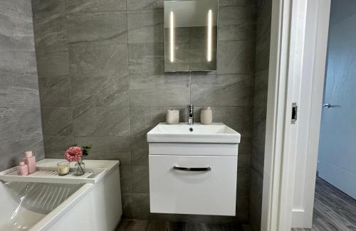Swindon Apartment | Elegant One Bedroom Apartment