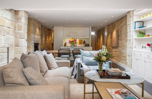 Paddington Cottage | Elegant Paddington Sandstone Cottage with Parking