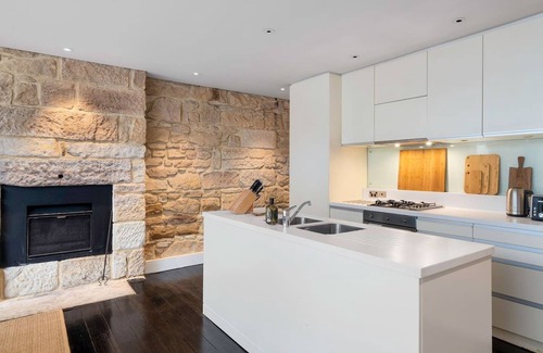 Paddington Cottage | Elegant Paddington Sandstone Cottage with Parking