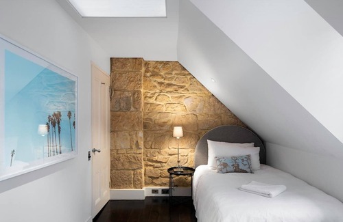 Paddington Cottage | Elegant Paddington Sandstone Cottage with Parking