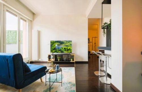 Saragozza-Porto Apartment | Elegant Penthouse With A View Of The Two Towers And Piazza Maggiore