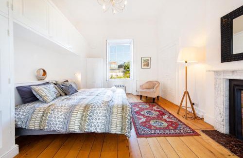 Clifton Apartment | Elegant Period Clifton Balcony Apt - Simplycheckin