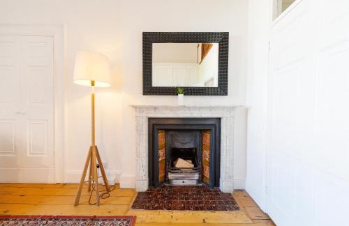 Clifton Apartment | Elegant Period Clifton Balcony Apt - Simplycheckin
