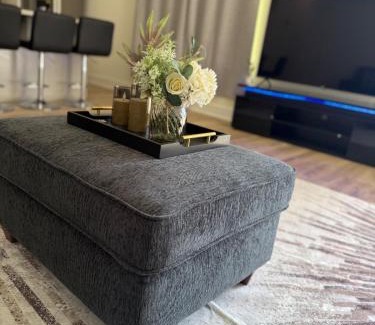 Foster Place House | Elegant Plush Properties