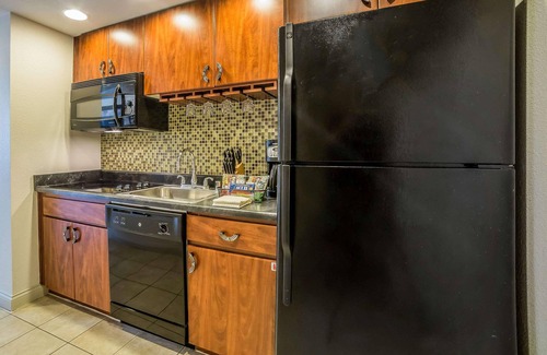 Las Vegas Resort | Elegant resort with ready access to all things Las Vegas. No additional charges