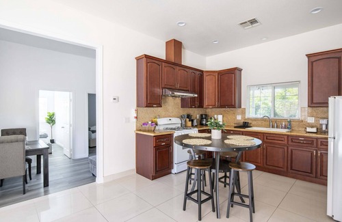 South San Gabriel House | Elegant Retreat Modern Comforts, Prime Location