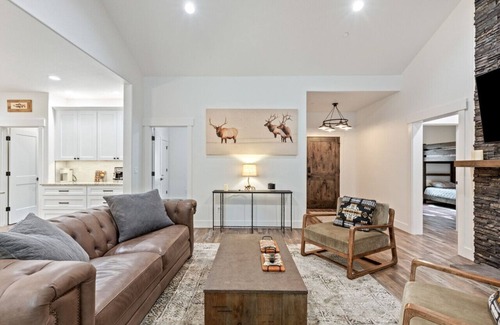 Clinton House | Elegant Rock Creek Abode