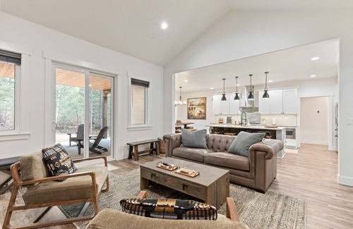 Clinton House | Elegant Rock Creek Abode
