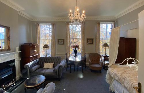 Bath City Centre Bed & Breakfast | Elegant & Romantic - Entire Flat with 2 Magnificent Views
