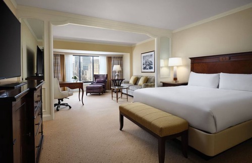 Rio Grande Hotel | Elegant Room w/Heated Pool & Luxurious Décor for Ultimate Relaxation