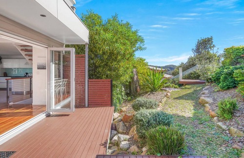 Forresters Beach House | Elegant Sea-facing Home with Fantastic Views