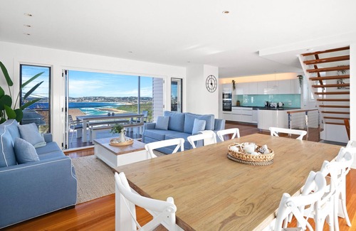 Forresters Beach House | Elegant Sea-facing Home with Fantastic Views