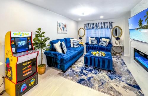 Forest Park House | Elegant Serene- Townhome, 10 Mi to Downtown, near Airport