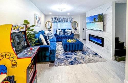 Forest Park House | Elegant Serene- Townhome, 10 Mi to Downtown, near Airport