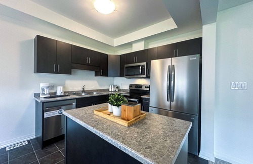 Niagara Falls House | Elegant & Spacious Brand New Townhome Never Lived