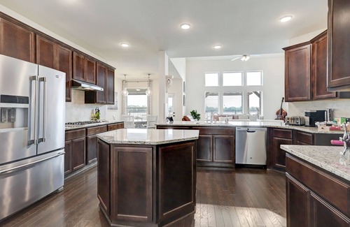 Clodine House | Elegant spacious home with water view. Prime location- Richmond, Katy, Houston, Rosenberg.