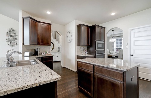 Clodine House | Elegant spacious home with water view. Prime location- Richmond, Katy, Houston, Rosenberg.