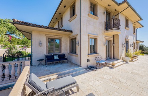 Central Malibu House | Elegant spacious Italian Villa in Western Malibu