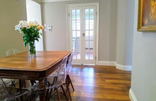Blackheath Apartment | Elegant & spacious parkside 2-bedroom 2-bathroom flat in period building on Blackheath Common - private entrance, great Greenwich location, easy for O2 Arena and City!