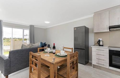 Cape Town Apartment | Elegant, Spotless 2 Bed For Enchanted Stays