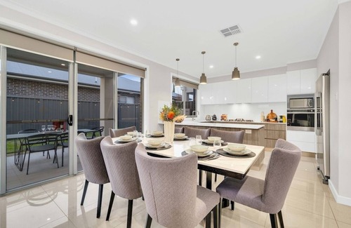 Klemzig House | Elegant Stay at Klemzig | Luxury on Adelaide City Fringe/CBD