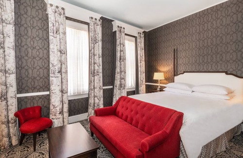 Historic District Hotel | Elegant Stay Perfect for Exploring Annapolis' Shops and Boutiques.