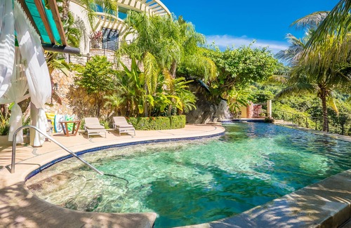 Boca de Tomatlan House | Elegant Suite With Beach View